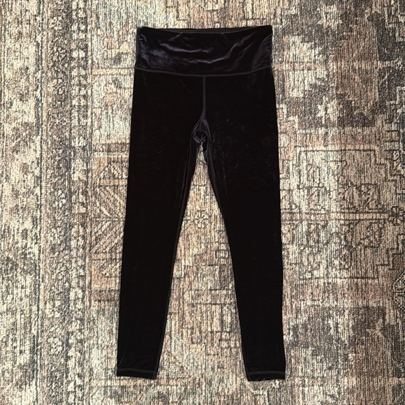 EUC! ๐ค Athleta Elation Velvet Tight, Black, Size M - Picture 2 of 5